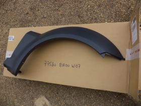 SUZUKI 77530-81A00-W07 - MOLDURA ALETA DELANTERA DERECHA